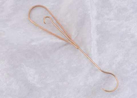 A 10k marked double ended button hook