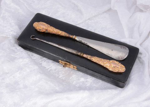 A 9ct gold Victorian shoehorn and button hook set