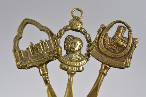A collection of eleven brass souvenir shoehorns