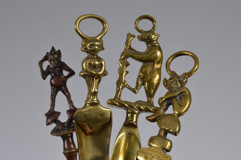 Four heavy brass shoehorns