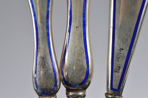 Four silver handled shoehorns