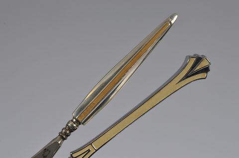 Four silver handled shoehorns