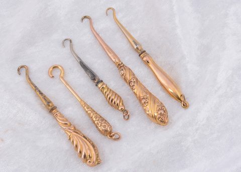 Four Victorian 9ct gold button hooks