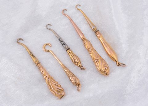 Four Victorian 9ct gold button hooks