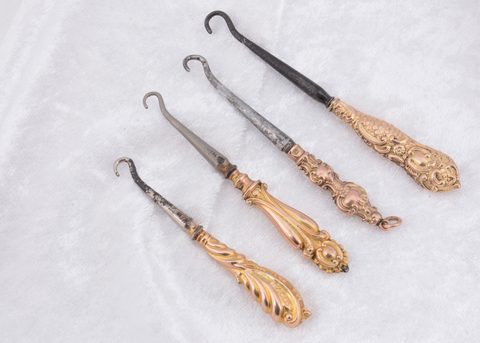 Four Victorian 9ct gold button hooks