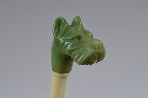 Ten plastic advertising and souvenir shoehorns