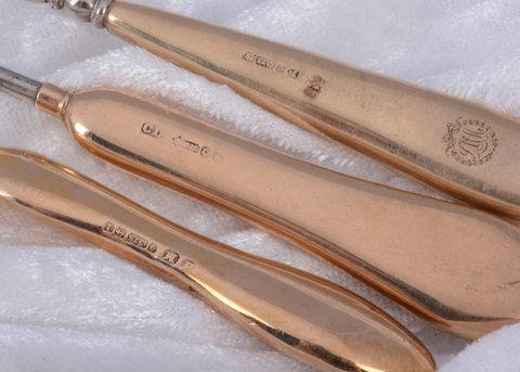 Three plain handled 9ct gold button hooks