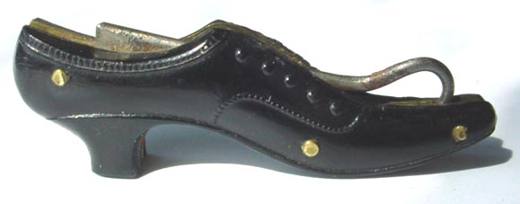 Shoe approx 2in closed 3.25 open