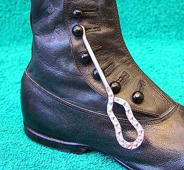 Linton Shoes 9 buttons and hook