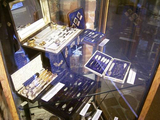 Redditch Exhibition show case cased sets silver gilt